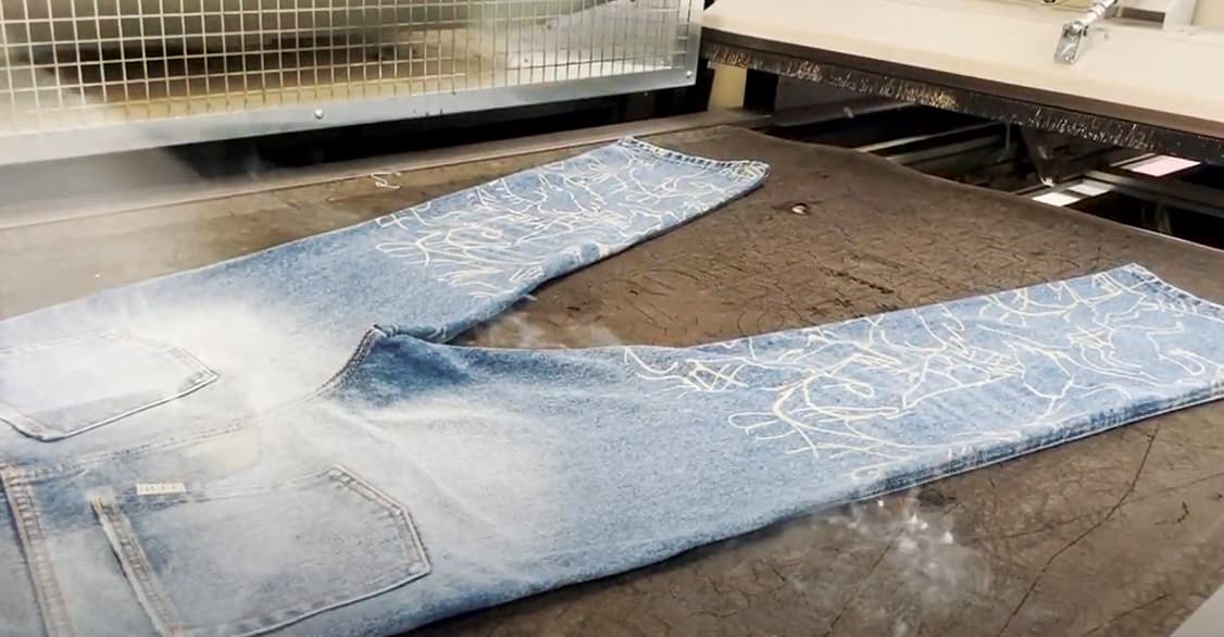 Impression laser textile